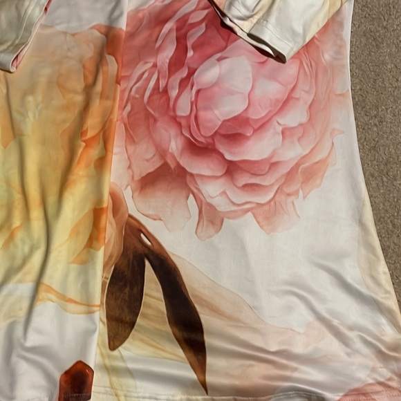 🔆 LILY BY FIRMIANA WOMEN'S PLUS SIZE 2X LIQUID SATIN DRESSY TUNIC TOP ROSES - Picture 3 of 3